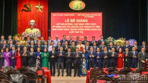 [Foto] Clausura del Curso de capacitación de cuadros en planificación para Comité Central del PCV del XIV mandato