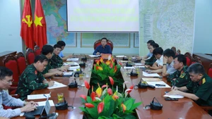 El viceprimer ministro Tran Hong Ha escucha los informes de las unidades (Foto: VGP)