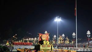 Imágenes del tercer ensayo general del desfile militar por el Día Nacional de Vietnam en la Plaza de Ba Dinh