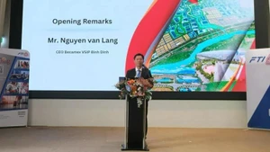 El director general de la Sociedad Anónima Becamex Binh Dinh, Nguyen Van Lang, habla en la cita. (Foto: Nhan Dan)