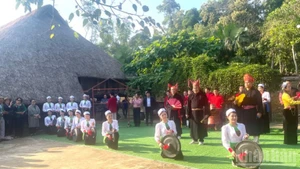 En la Aldea de Cultura y Turismo de las Etnias Minoritarias de Vietnam. (Foto: Nhan Dan)