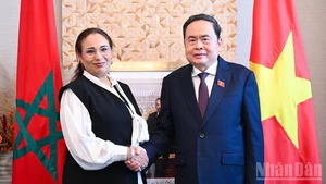 El presidente de la Asamblea Nacional de Vietnam, Tran Thanh Man y Lubna Srhiri, jefa del Grupo Parlamentario de Amistad Marruecos-Vietnam. (Foto: Nhan Dan)