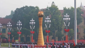 Comienza el desfile militar y marcha civil por el 80º aniversario de la Revolución de Agosto y del Día Nacional de Vietnam 