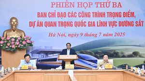 El primer ministro vietnamita, Pham Minh Chinh, preside la reunión.