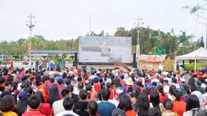 [Foto] Pueblo de Nghe An acude a la Plaza Ho Chi Minh para celebrar el 80º aniversario del Día Nacional 