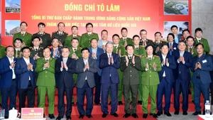 [Foto] Líder partidista trabaja con Centro Nacional de Datos de Vietnam