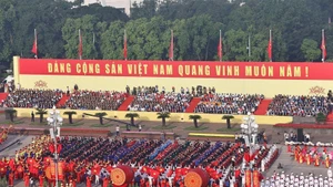 La actuación artística titulada “Tambores festivos de la nación” abre el acto por el 80º aniversario del triunfo de la Revolución de Agosto y del Día Nacional.