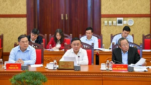 [Foto] Dirigente partidista preside reunión de Subcomité de Organización de XIV Congreso Nacional del Partido Comunista de Vietnam