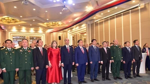 La Embajada de Cuba en Vietnam organiza una recepción para celebrar el 65º aniversario de las relaciones diplomáticas entre ambos países (2 de diciembre). (Foto: qdnd.vn)