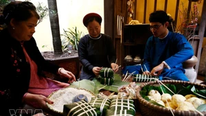Banh Chung está imbuido de la identidad tradicional del Tet del pueblo vietnamita. (Foto: VNA)