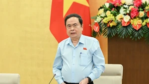 Tran Thanh Man, titular del Parlamento y presidente del Consejo Electoral Nacional, interviene en la cita.