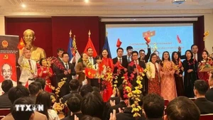La Embajada de Vietnam en Francia organiza una ceremonia conmemorativa del 96º aniversario de la fundación del Partido Comunista de Vietnam (3 de febrero de 1930) (Foto: VNA)
