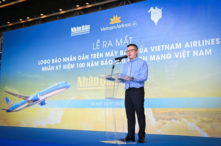 Le Quoc Minh, miembro del Comité Central del PCV, presidente-editor de Nhan Dan, subjefe de la Comisión de Propaganda y Movilización de Masas del Comité Central del PCV y presidente de la Asociación Nacional de Periodistas, habla en el acto. Le Quoc Minh, miembro del Comité Central del PCV, presidente-editor de Nhan Dan, subjefe de la Comisión de Propaganda y Movilización de Masas del Comité Central del PCV y presidente de la Asociación Nacional de Periodistas, habla en el acto.