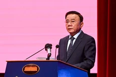 Tran Cam Tu, miembro del Buró Político y permanente del Secretariado del Comité Central del PCV, interviene en la cita. (Foto: Nhan Dan)