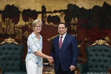 El primer ministro de Vietnam, Pham Minh Chinh, recibe a Christine Todd Whitman, quien al frente de una delegación de la Fundación Eisenhower realiza una visita de trabajo en el país. (Foto: Nhan Dan)