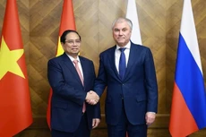 El primer ministro de Vietnam, Pham Minh Chinh (izquierda), se reúne con el presidente de la Duma Estatal de Rusia, Vyacheslav Volodin, en Moscú el 24 de marzo. (Foto: VGP)