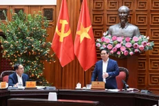 El primer ministro de Vietnam, Pham Minh Chinh, preside la reunión.