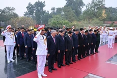 [Foto] Dirigentes del Partido y del Estado rinden homenaje a héroes caídos en defensa nacional