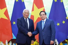 El primer ministro de Vietnam, Pham Minh Chinh (derecha), y el presidente del Consejo Europeo, António Costa. (Foto: VNA)