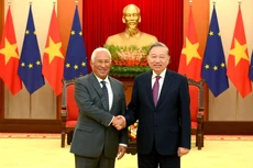 El secretario general del Partido Comunista de Vietnam, To Lam (derecha), y el presidente del Consejo Europeo, António Costa.