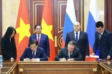[Foto] Premieres de Vietnam y Rusia presencian ceremonia de firma de acuerdo de cooperación para construcción de central nuclear