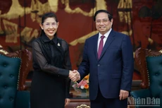 El primer ministro de Vietnam, Pham Minh Chinh, recibe a la embajadora de Tailandia en Hanói, Urawadee Sriphiromaya (Foto: Nhan Dan)