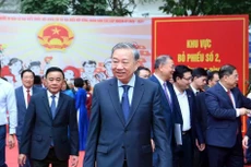 Vietnamitas acuden a las urnas en el día de las elecciones