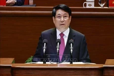 El miembro del Buró Político y presidente de la República, Luong Cuong, pronuncia el discurso de apertura del XIV Congreso Nacional del Partido Comunista de Vietnam. (Foto: VNA)