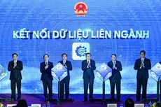 El presidente del Parlamento, Tran Thanh Man, y los delegados en el acto. (Foto: DUY LINH)