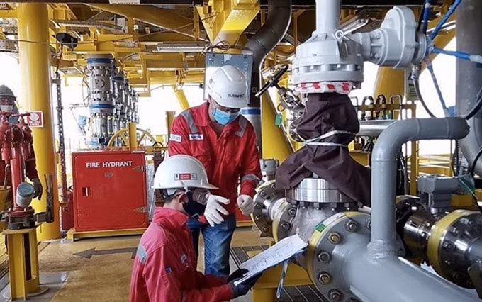 Los ingenieros de PTSC. (Fotografía: nangluongvietnam.vn)