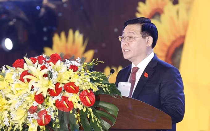 El presidente de la Asamblea Nacional de Vietnam, Vuong Dinh Hue, habla en la cita (Fotografía: VNA)