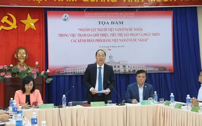 El subsecretario del Comité del Partido Comunista de Vietnam en la urbe, Nguyen Ho Hai, interviene en la cita. (Fotografía: VNA) 