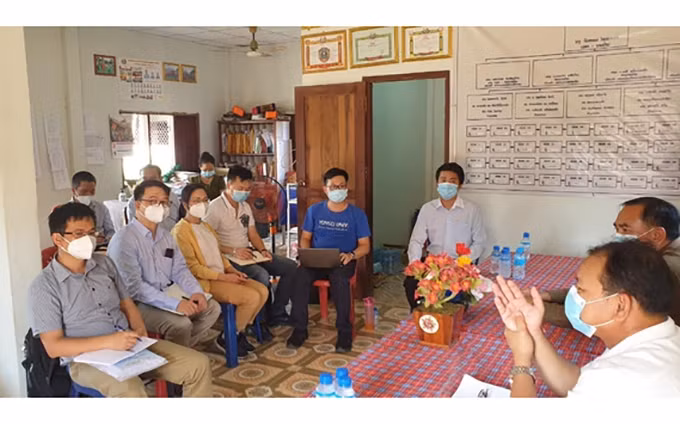 La delegación de médicos vietnamitas apoya a la lucha contra el Covid-19 en Laos.