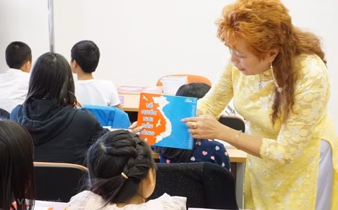 Curso de enseñanza del idioma vietnamita para los connacionales en el exterior. (Fotografía: VNA)