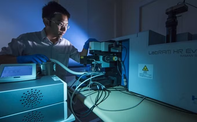 Nguyen Trong Hieu anuncia nueva herramienta para detectar fallos de semiconductores. (Fotografía: Australian National University)