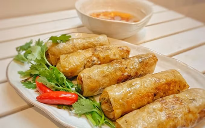 El "Nem" de Vietnam figura entre los platos favoritos de los franceses. (Fotografía: VNA)