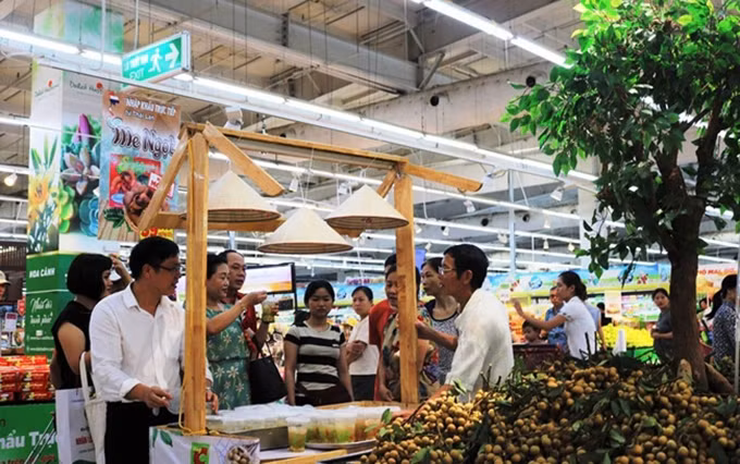Promueven el longan de Hung Yen en el supermercado Big C. (Fotografía: nhandan.com.vn)