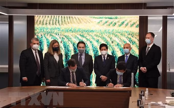 Escena de la firma. (Fotografía: VNA) 