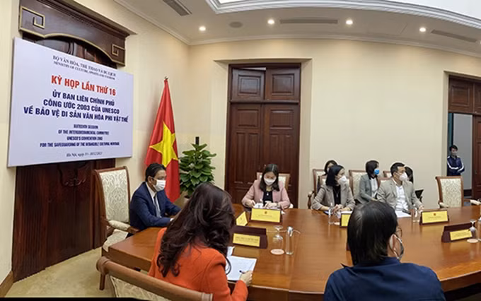 Representantes del Ministerio de Cultura, Deportes y Turismo de Vietnam asisten a la ceremonia de apertura. (Fotografía: Nhan Dan)