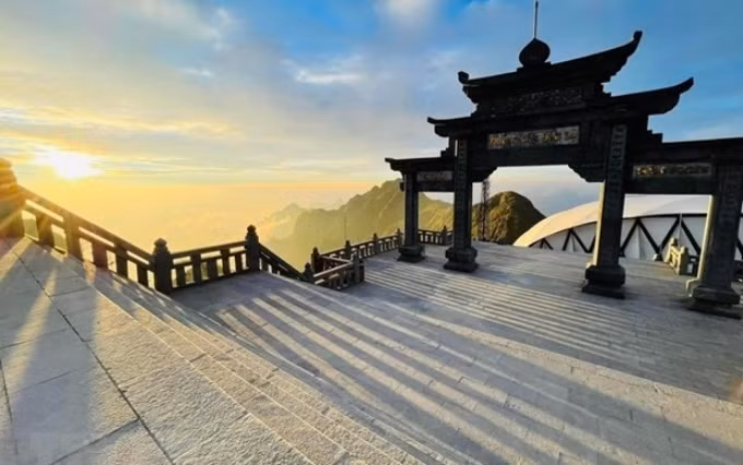  Escarcha adorna nuevamente cima del monte Fansipan en Vietnam.