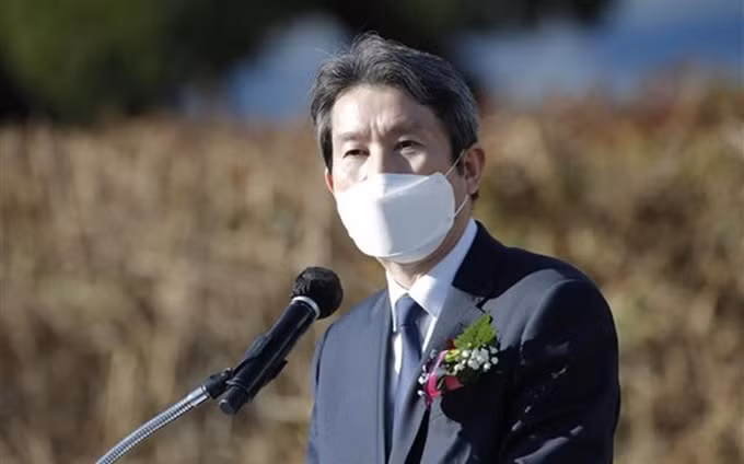 El ministro de Unificación de Corea del Sur, Lee In-young, habla durante un evento en la aldea de tregua intercoreana de Panmunjom, el 4 de noviembre de 2020. (Fotografía: AFP/VNA)