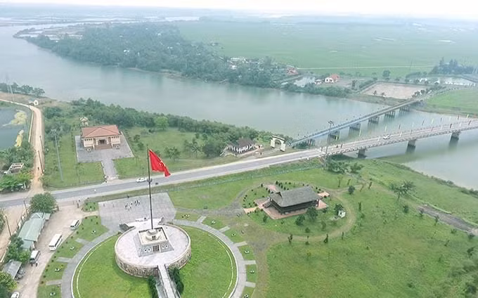 El puente Hien Luong.
