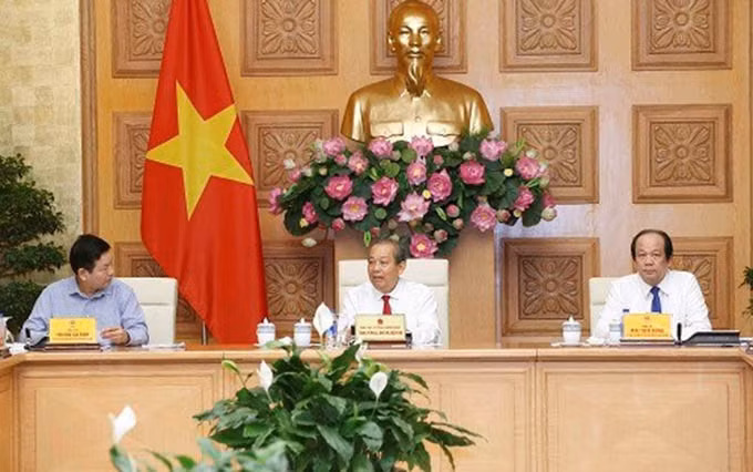 El viceprimer ministro Truong Hoa Binh preside la conferencia (Fotografía: baochinhphu.vn)