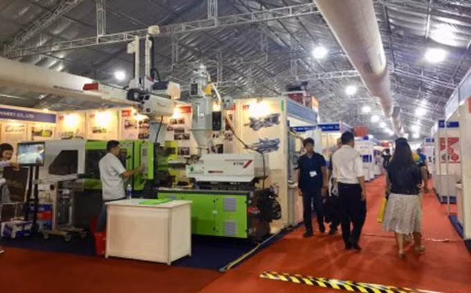 Inauguran Exposición internacional de industrias del plástico y del caucho en Vietnam (Fotografía: tapchicaosu.vn)
