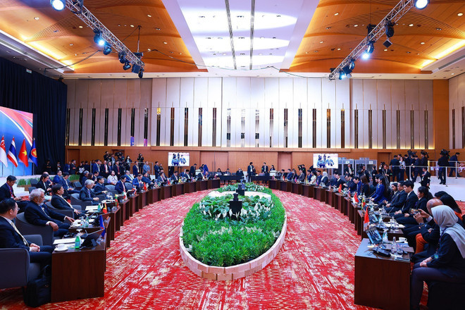 Panorama del diálogo con jóvenes representantes del Sudeste Asiático. (Fotografía: VNA) Panorama del diálogo con jóvenes representantes del Sudeste Asiático. (Fotografía: VNA)