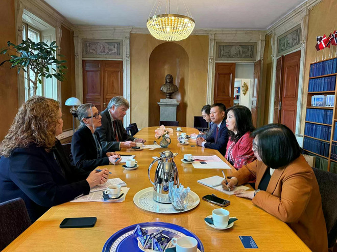 La vicecanciller Le Thi Thu Hang reafirmó la importancia concedida por Vietnam a la consolidación y el desarrollo de las relaciones de amistad y cooperación integral con Suecia (Foto: baoquocte.vn) La vicecanciller Le Thi Thu Hang reafirmó la importancia concedida por Vietnam a la consolidación y el desarrollo de las relaciones de amistad y cooperación integral con Suecia (Foto: baoquocte.vn)
