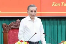 El secretario general del PCV, To Lam, se reúne con los Comités partidistas de Kon Tum y Quang Ngai (Foto: VNA)