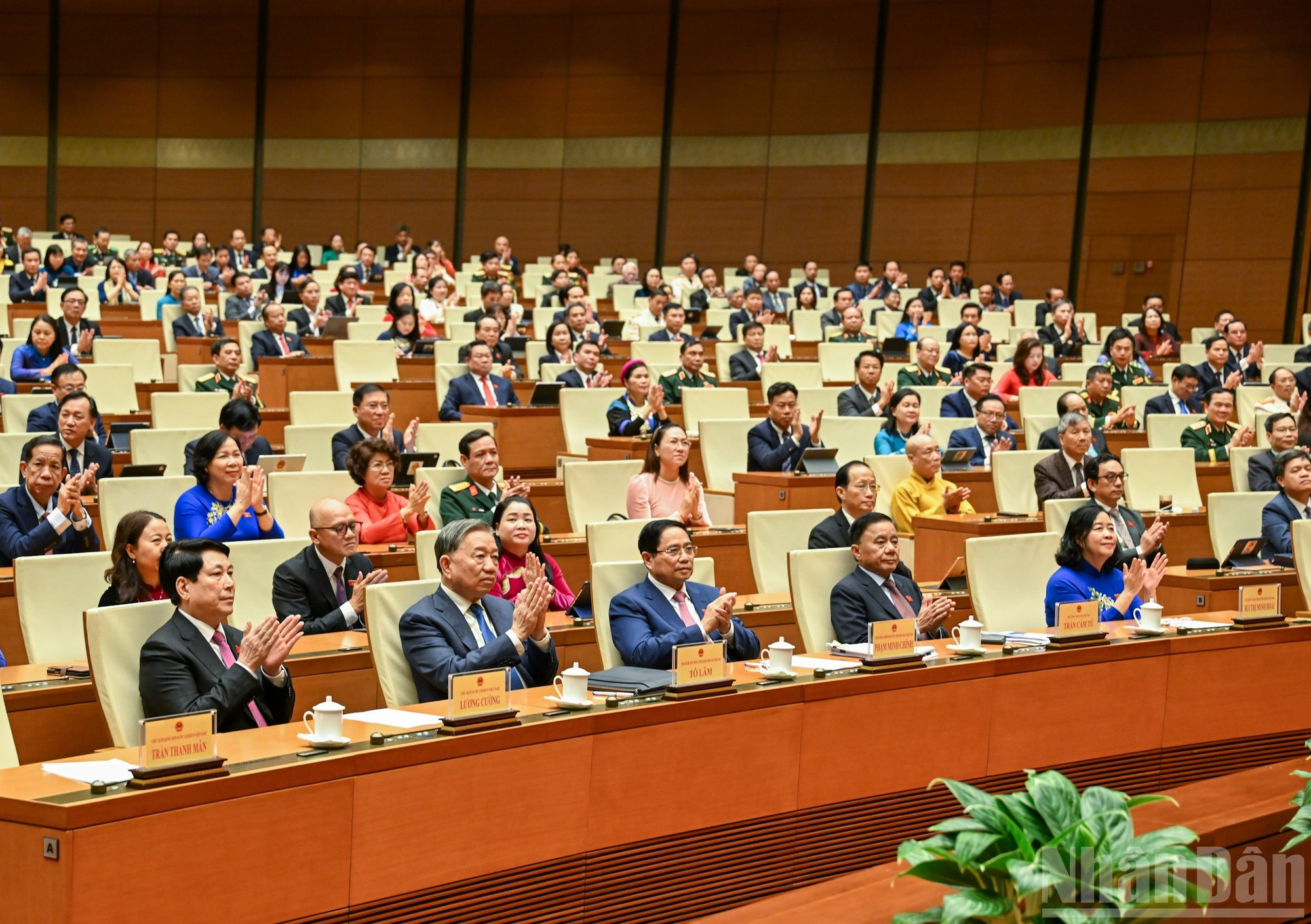 El secretario general del Partido Comunista de Vietnam, To Lam, y dirigentes y exlíderes del Partido y Estado acuden a la sesión de clausura.