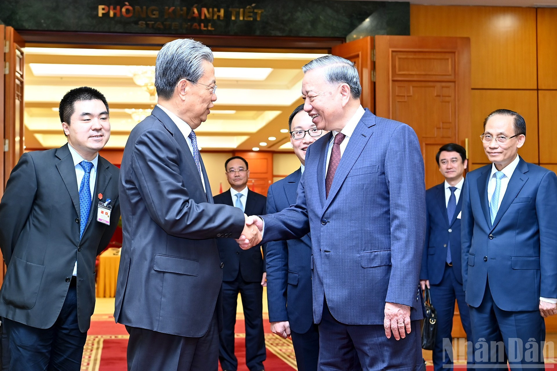 El secretario general To Lam y el presidente del Comité Permanente de la Asamblea Popular Nacional de China, Zhao Leji.