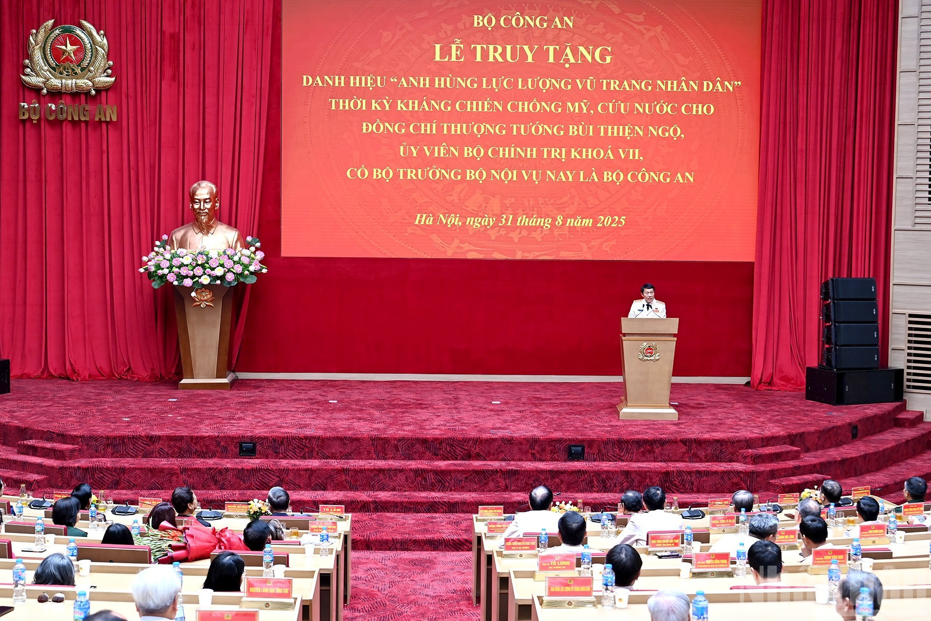 El ministro de Seguridad Pública, Luong Tam Quang, toma la palabra en el evento. El ministro de Seguridad Pública, Luong Tam Quang, toma la palabra en el evento.